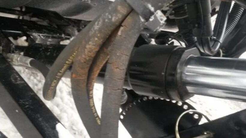 Picture of broken/worn out snow plow hoses